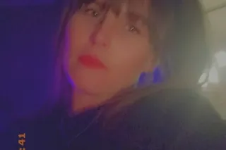 come play with this wet tight ... - Image 4