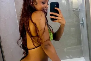 Wet Wednesday💦🫦 - Image 1